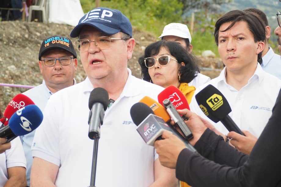 Según Alejandro Ramelli, presidente de la JEP, este hallazgo responde a una deuda histórica de más de dos décadas con las víctimas de desaparición forzada en el noroccidente de Medellín.