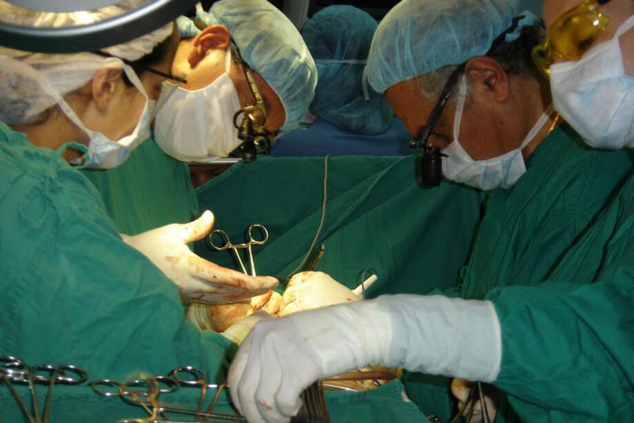 Médicos infectados con VIH/Sida podrán realizar cualquier procedimiento