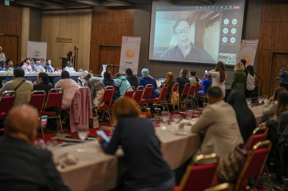 Durante el encuentro con las víctimas, el presidente Gustavo Petro se comprometió a agilizar los procesos de indemnización y restitución de tierras.