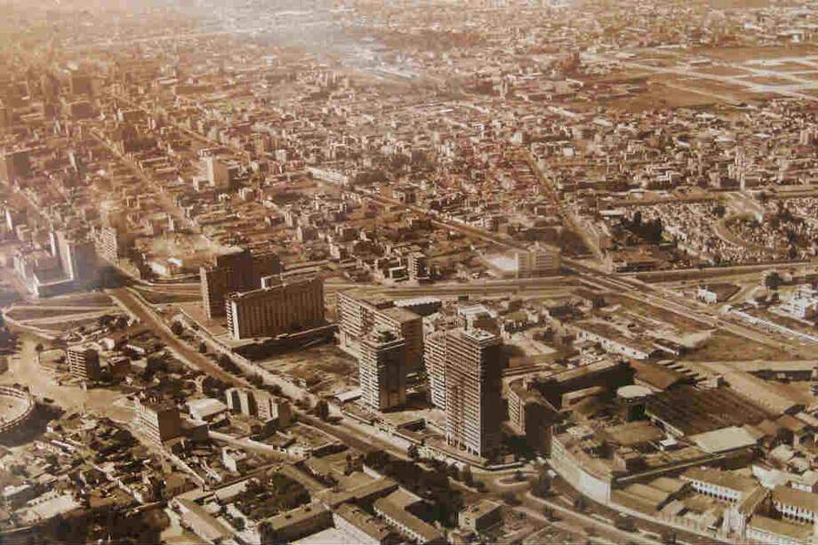 Panorámica de la ciudad en 1952. Entre los lugares más notorios está el Centro Internacional. / Fotos - Saúl Orduz