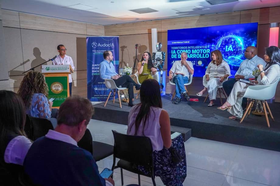 La presentación del doctorado incluyó un conversatorio sobre el impacto de la inteligencia artificial en el desarrollo regional.