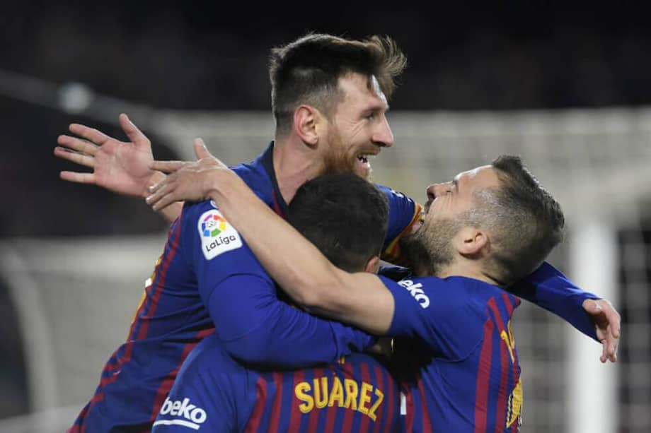 Lionel Messi, Luis Suárez y Jordi Alba celebran uno de los goles con los que Barcelona venció este miércoles a Sevilla. / AFP
