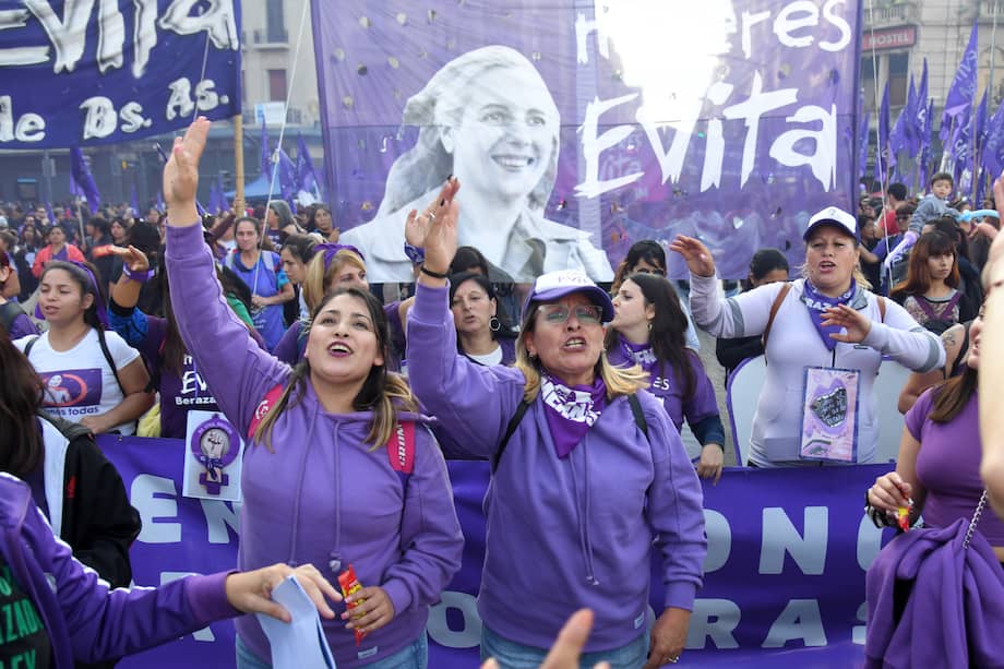 El informe "sin filtro" realizado por la consultora española LLYC, analiza la polarización del debate sobre el feminismo en la red social X (antes Twitter) en 12 países.