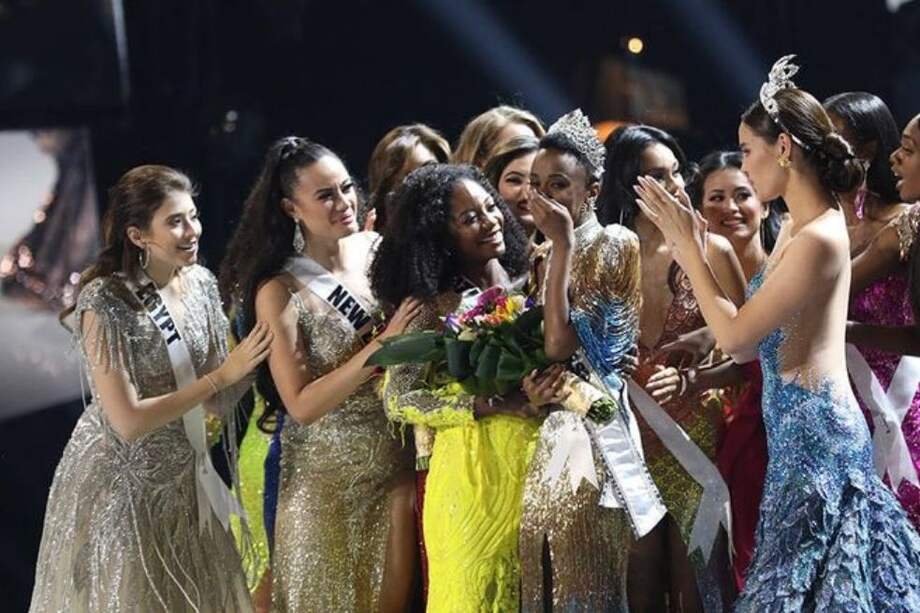 En 2019, Zozibini Tunzi, quien dio la corona de Miss Universo a Sudáfrica por tercera vez en su historia, cautivó al jurado y al público con sus mensajes en contra del racismo y el machismo.