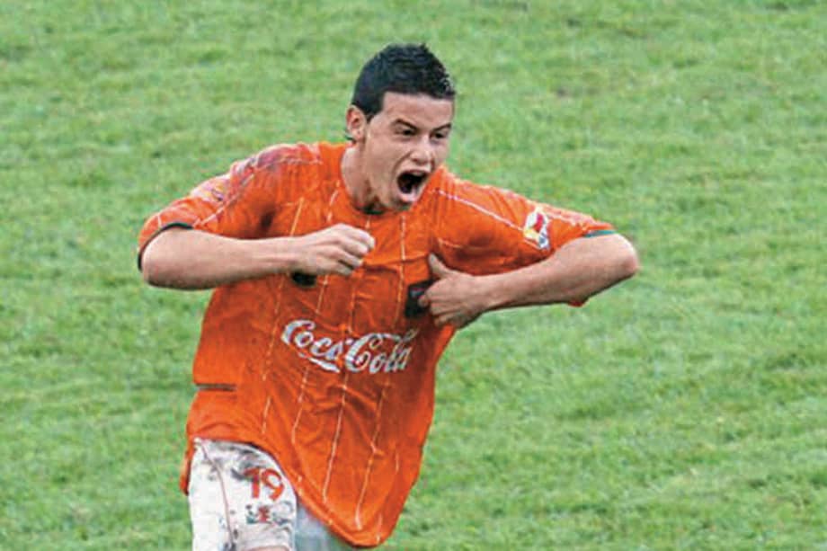 James Rodríguez jugó su primer partido como futbolista profesional con la camiseta anaranjada del Envigado Fútbol Club hoy hace 20 años. Con ese mismo equipo descendió a segunda división y luego volvió a la liga profesional antes de ser vendido a Banfield de Argentina.