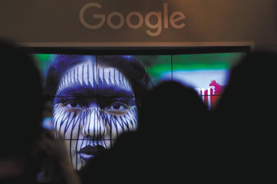 Brazilian indigenous people and representatives from google talk about the project "I'm Amazon by Google" during the presentation of new Google Earth project in Sao Paulo, Brazil July 11, 2017. REUTERS/Leonardo Benassatto - RC11099E90B0