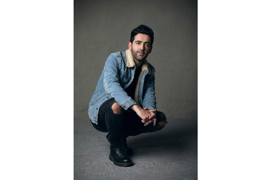 Alejandro González con "Te quiero o tequila" deja a un lado esas canciones como "Hasta viejitos" y "Bonito" con las que retrata hechos de su vida personal.