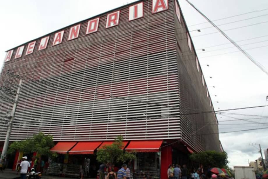 El atentado a los comercios solo dejó daños materiales.