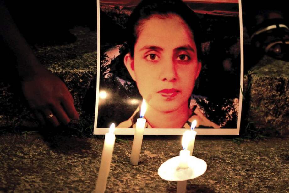 Estudiantes de la Universidad de Enfermería rinden un homenaje a la enfermera Jacintha Saldanha/ EFE