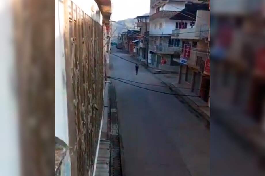Imágenes captadas por ciudadanos muestran las calles desoladas en varios municipios del sur del Cauca tras las alertas de un paro armado.