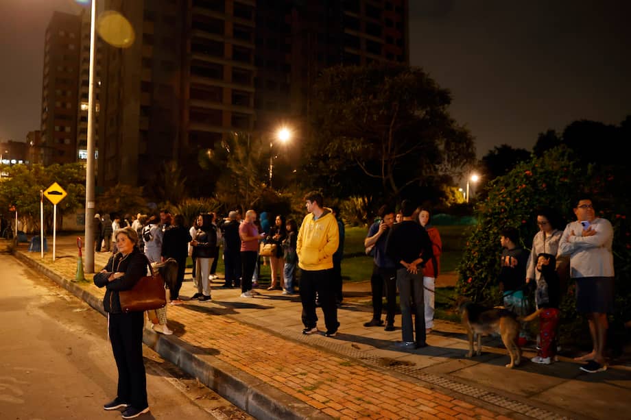 El sismo se registró en la madrugada de este miércoles, y se sintió en ciudades como Bogotá. EFE/ Mauricio Dueñas