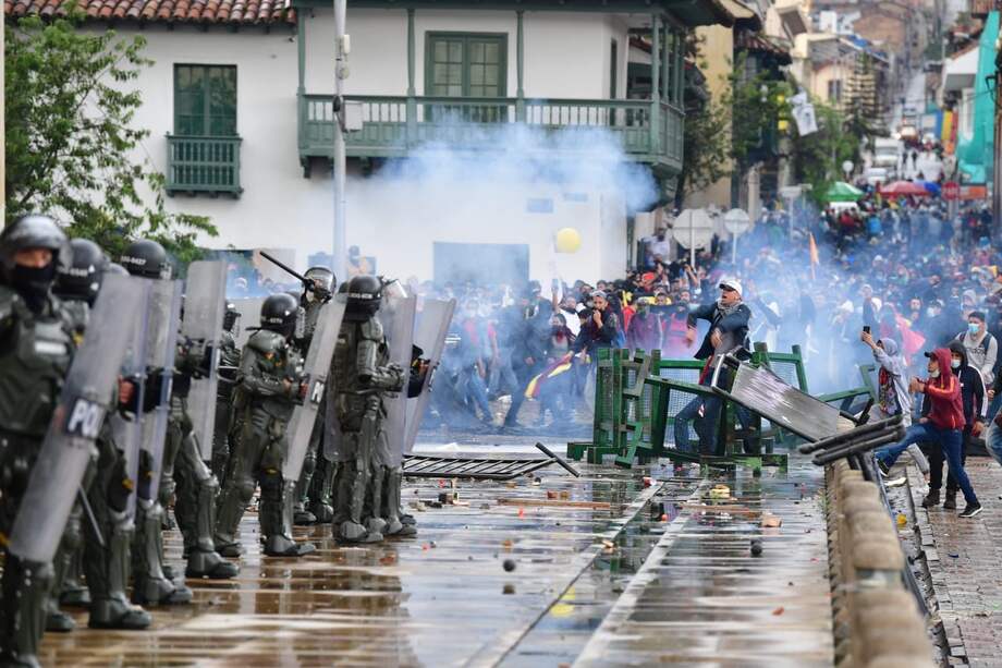 La ONG Temblores registró 940 casos de violencia policial entre las 6:00 a. m. del 28 de abril y las 11:00 p. m. del 1° de mayo.