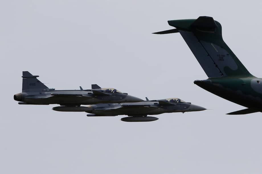 En julio en 2025, en Rionegro (Antioquia), aviones Gripen participan en una exhibición durante la Feria Aeronáutica F-Air. EFE/STR