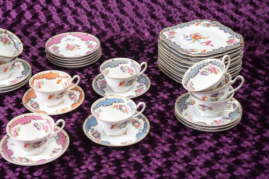 Con la intención de seguir los pasos de las casas de subastas internacionales, al apostar por las colecciones particulares, Bogotá Auctions impulsa una puja centrada en los objetos y mobiliario que la filósofa y especialista en literatura Alma Byington adquirió durante los viajes que realizó por el mundo.