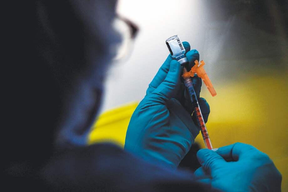 El experto prevé egoísmo internacional creciente para la asignación de dosis contra COVID19.