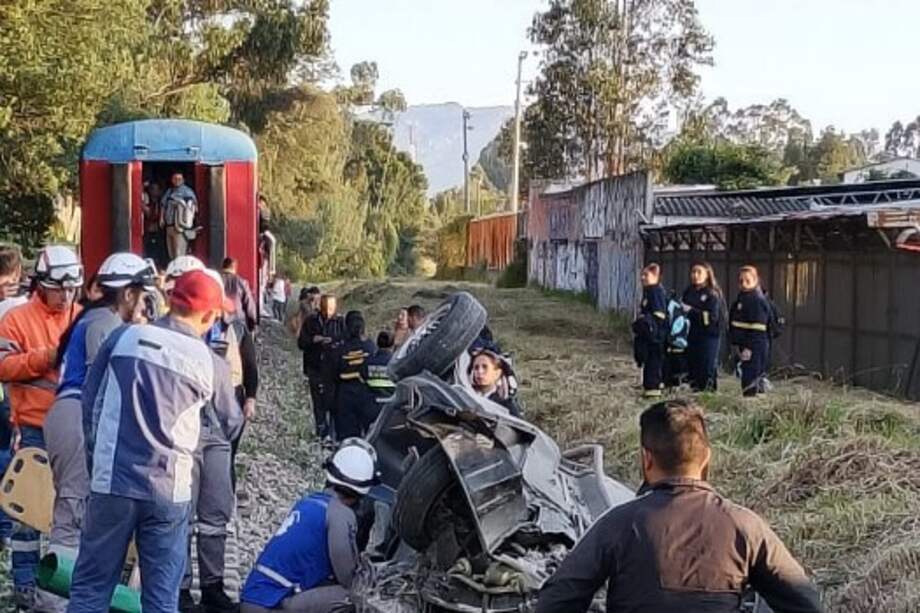 Accidente en la carrilera deja varias personas atrapadas.