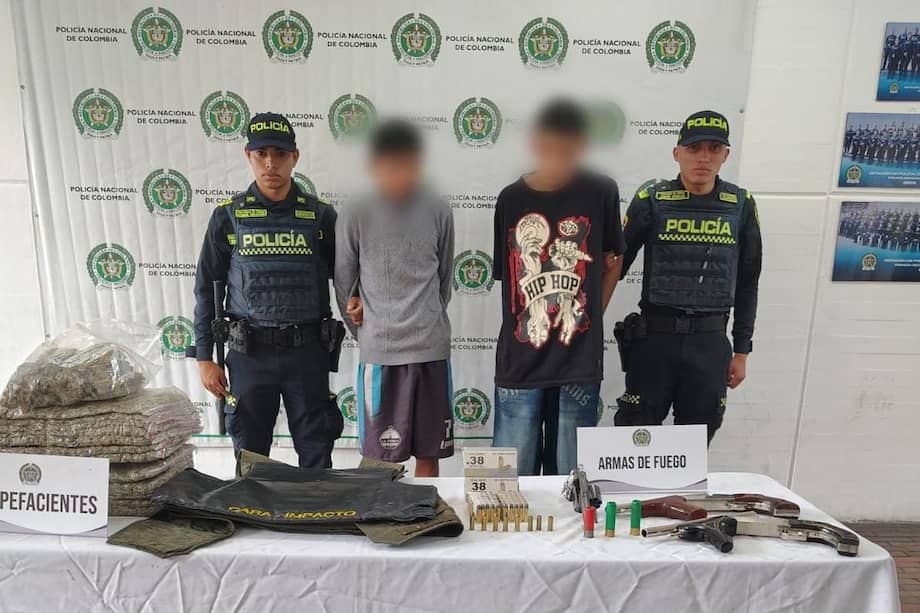 Operativo en Ciudad Bolívar dejó dos capturados y el hallazgo de armas, munición y droga ocultas en una vivienda del sector.