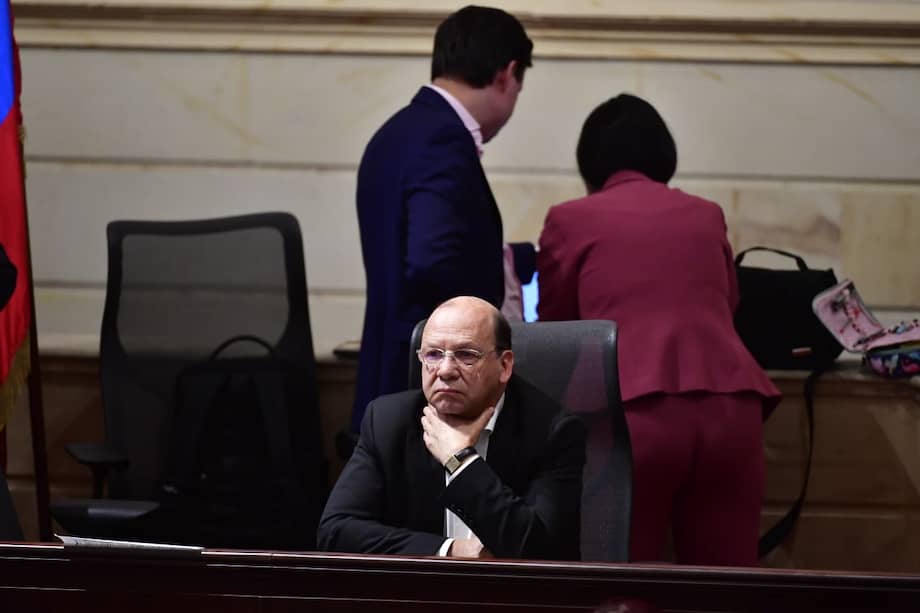 Germán Ávila, ministro de Hacienda, durante el debate en las comisiones económicas conjuntas.