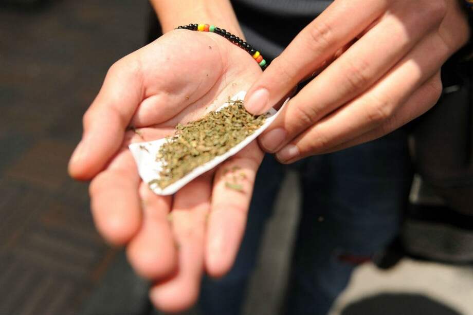 Desarticulan banda que comercializaba drogas en cercanías a un colegio de Cali