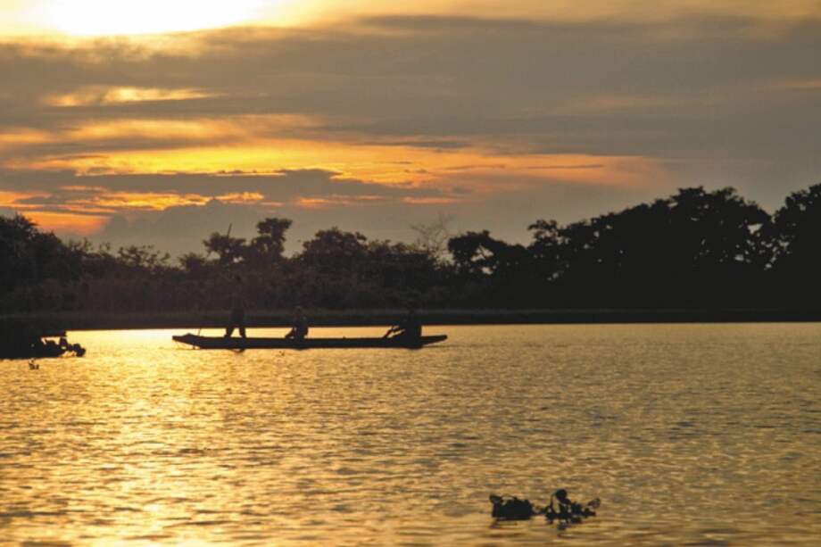 Las poesías están en español, inglés y su lengua original. / Gustavo Torrijos - El Espectador