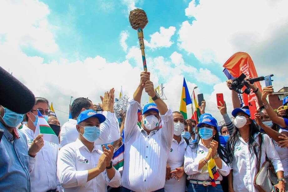 El Alcalde Jorge Iván Ospina levantó la llama panamericana previo a la inauguración de las justas.