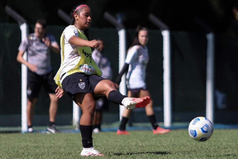 La defensa bogotana Vanessa Gómez todavía no ha cumplido 20 años y ya juega en el fútbol brasileño. Fue contratada por el Atlético Mineiro / CAM
