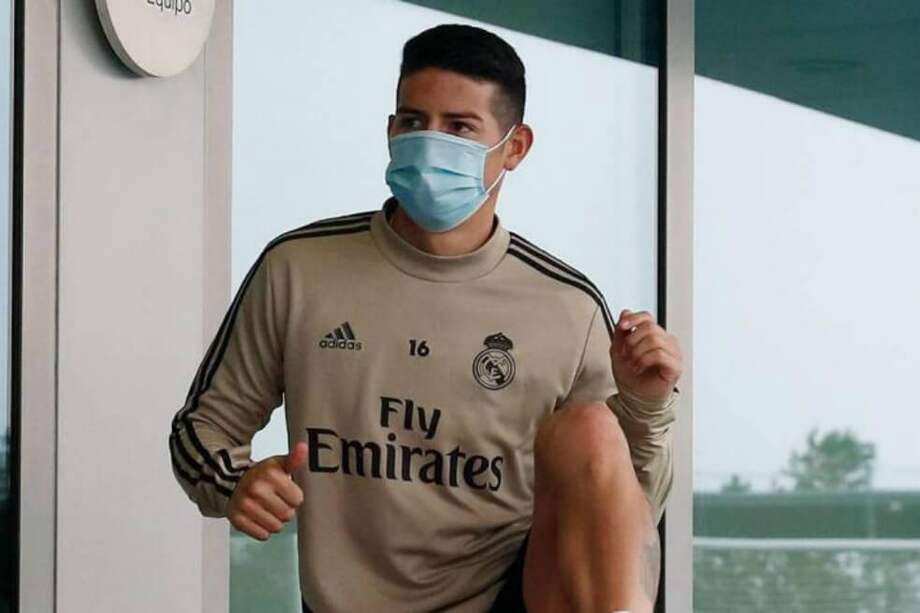 James Rodríguez hace trabajos físicos con tapabocas. / Real Madrid