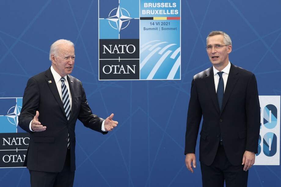 El presidente de EE. UU., Joe Biden, y el secretario general de la OTAN, Jens Stoltenberg, al comienzo de la Cumbre en Bruselas.