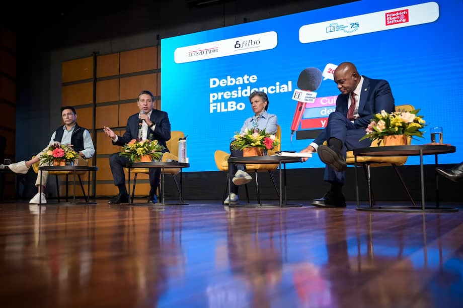 Carlos Caicedo, Mauricio Lizcano, Claudia López y Luis Gilbert Murillo en el debate presidencial de El Espectador.