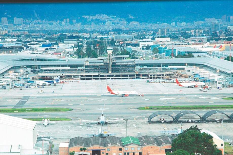 Las fallas en radares y otros insumos técnicos están afectando la operación aérea. Autoridades investigan recientes incidentes. / Gustavo Torijos