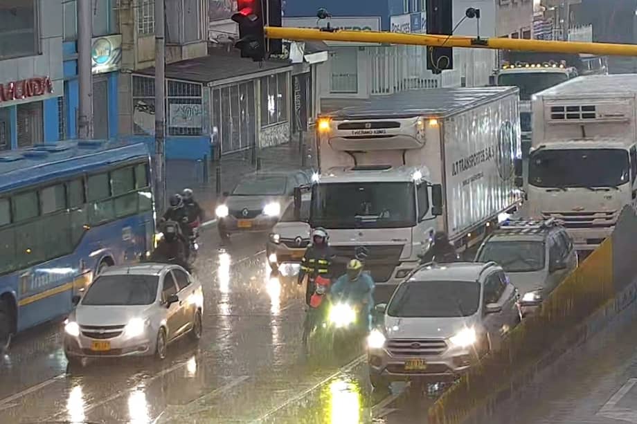 En Bogotá, el pronóstico indica que predominará el cielo nublado durante el fin de semana, con posibilidad de lluvias intermitentes.
