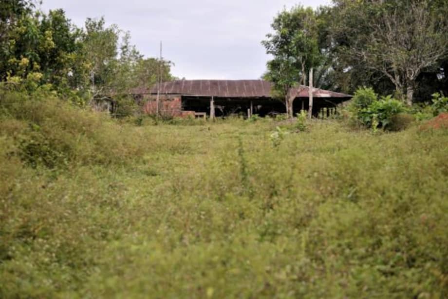 La casa principal de la hacienda Tranquilandia, sitio donde operaba uno de los laboratorios de cocaína del Cartel de Medellín. / Fotos: Mauricio Alvarado