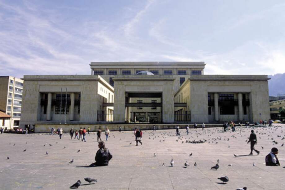 Estalla crisis en Corte Suprema de Justicia por magistrada 'viajera'