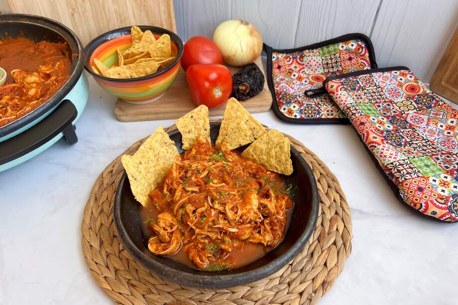 Acompaña este plato con totopos.