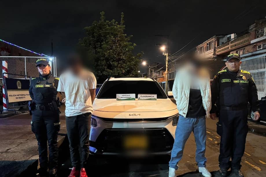 Los capturados fueron dejados a disposición de la autoridad competente, mientras que el vehículo fue recuperado.