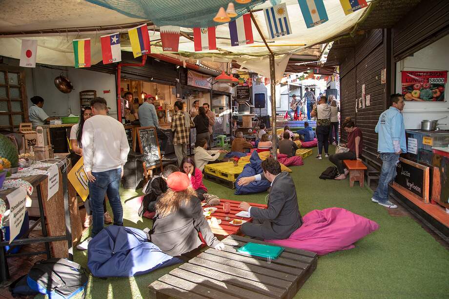 "Aulas creativas" nace del programa "Fortalecimiento al ecosistema de la economía cultural y creativa", con el que la FUGA busca que los creadores puedan hacer más visibles sus productos y servicios, generando nuevos espacios de aprendizaje y mejores prácticas para el desarrollo de estrategias que apunten a la sostenibilidad de los proyectos.