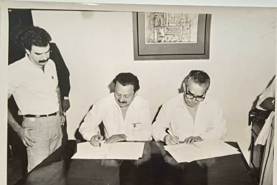 Gabriel García Márquez, en la imagen a la derecha, junto con Julio García Espinosa y Fernando Birri fundaron en 1985 la Escuela Internacional de Cine y Televisión (EICTV).