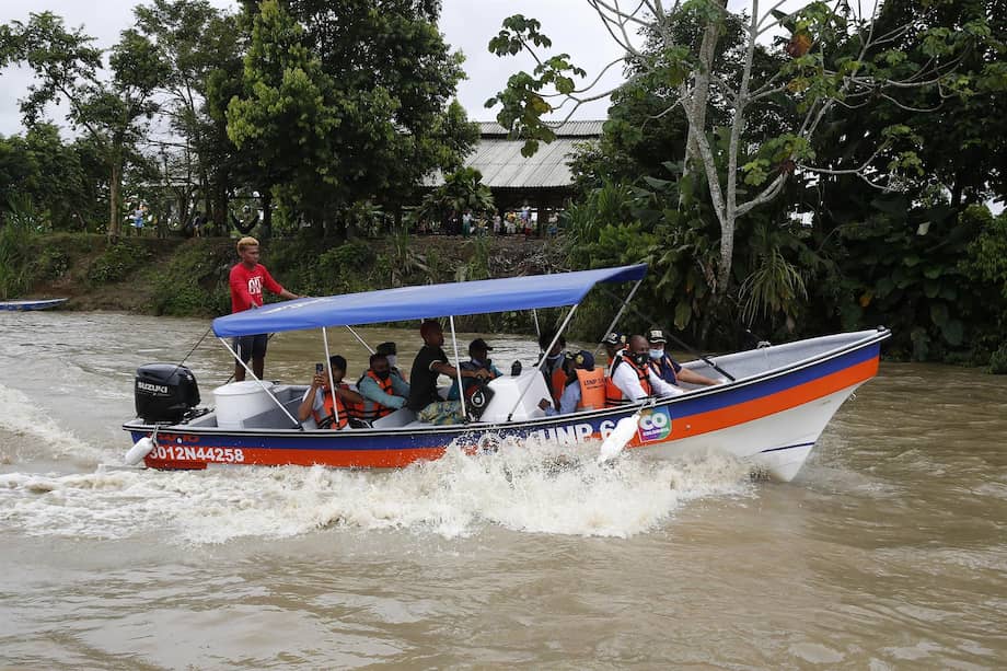 Lancha entregada por la UNP en Carmen del Darién, Chocó.