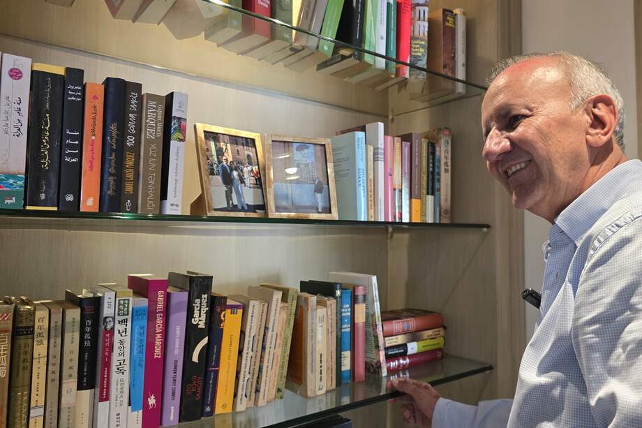 Jorge Iván Salazar Palacio lleva veinte años coleccionando ediciones exclusivas de la novela "Cien años de soledad".