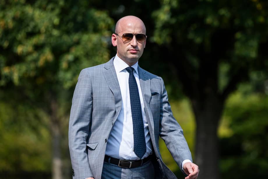 Stephen Miller, Subjefe de Gabinete, habla con la prensa frente a la Casa Blanca en Washington, DC.