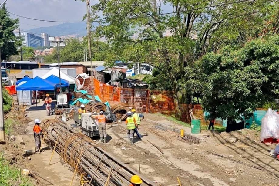 Las obras del viaducto Caribe del metro de la 80 avanzan con trabajos de cimentación.