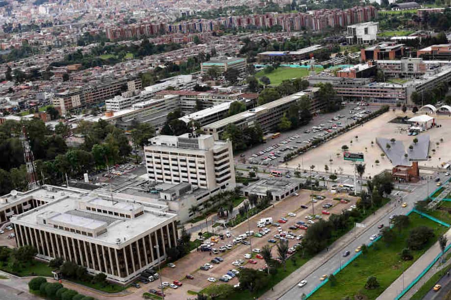 Edificio de la Dirección de la Policía en Bogotá. FOTO LEON DARIO PELAEZ/ SEMANA
