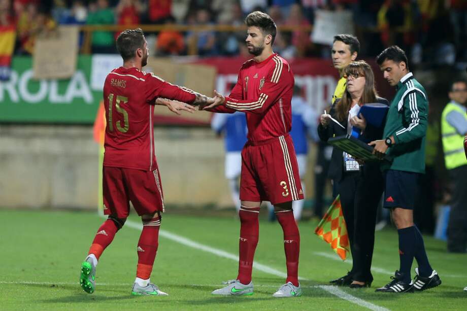 Sergio Ramos y Gerard Piqué conforman la zaga de la selección de España / AFP