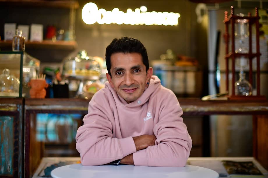 La historia del Café del Renacer Vronx 60, un relato que da cuenta de un episodio traumático para Bogotá y un renacer en medio de las cenizas.