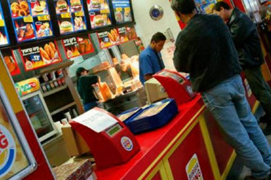 Burger King propone abrir en el Día Internacional de la Paz, el 21 de septiembre, un restaurante que venga la "McWhopper". /EFE