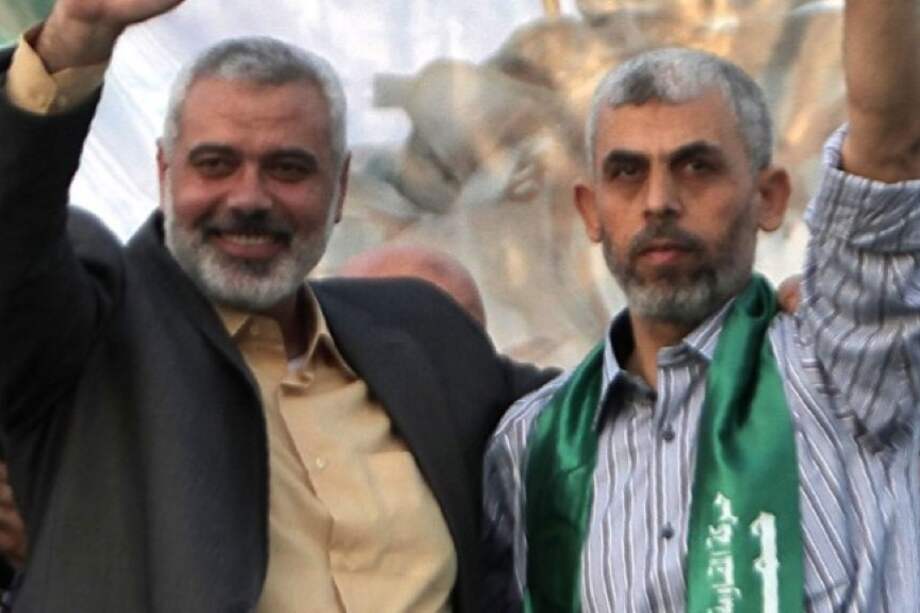 Yahya Sinuar, líder de Hamás, a la derecha, es considerado el autor intelectual del ataque del 7 de octubre.