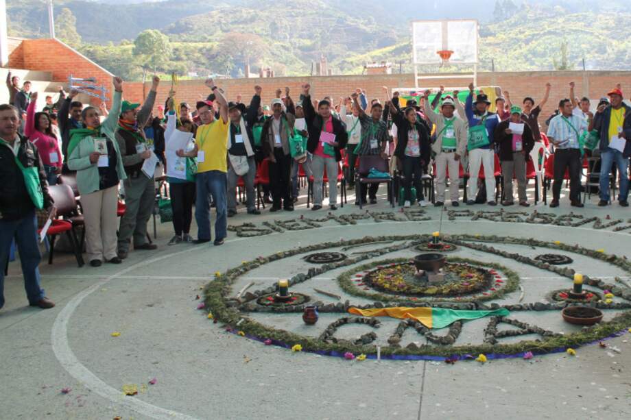 El senador del Polo Democrático Alberto Castilla, radicó en el Congreso un proyecto de reforma constitucional para cambiar el artículo 64 de la Carta Magna y reconocer al campesino. / Cortesía