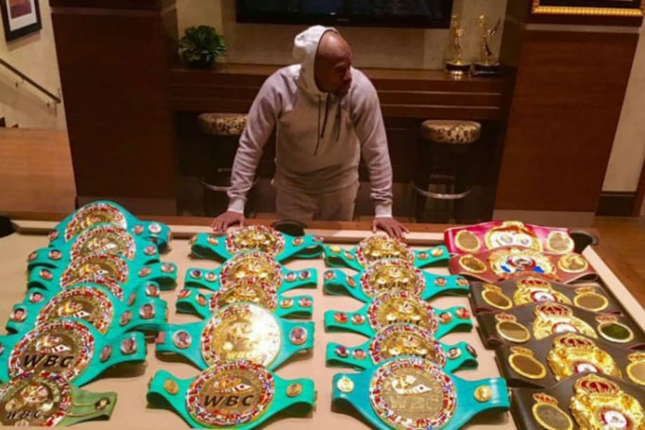 Floyd Mayweather presume sus 23 títulos de boxeo. Foto: Instagram
