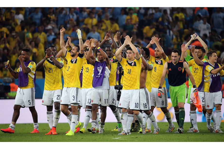 Los jugadores de la selección de Colombia celebran su histórico paso a los cuartos de final del Mundial de Brasil 2014. / EFE