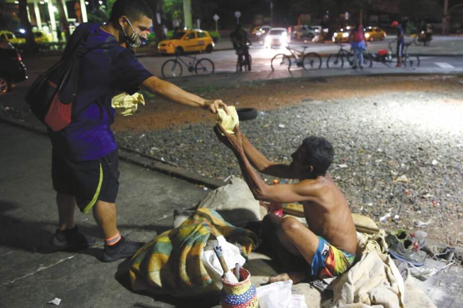 En 2020 cerca de 2,8 millones de colombianos no pudieron satisfacer las necesidades de alimentación básica. / EFE